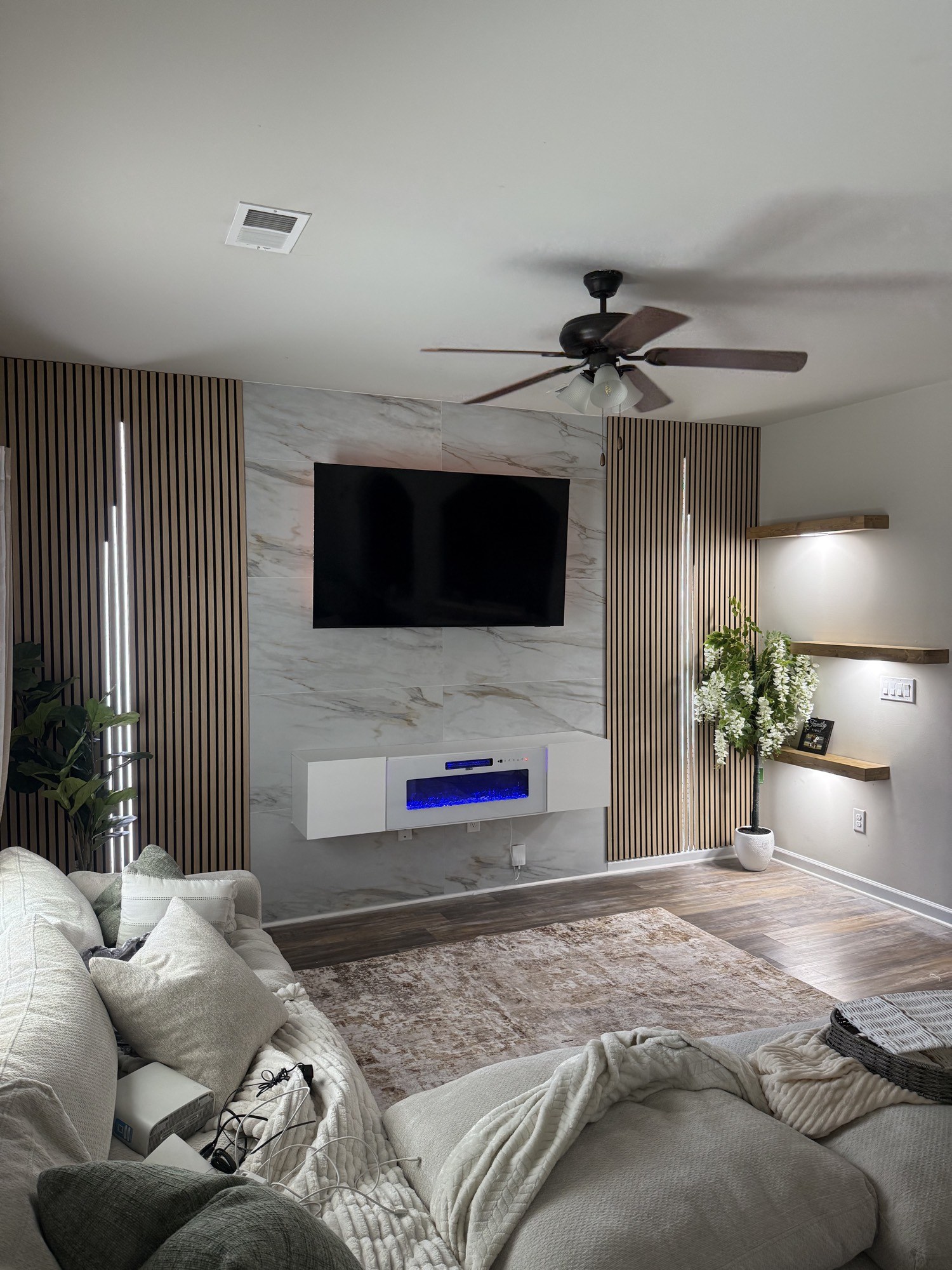 Ceramic Accent Wall in Lithonia